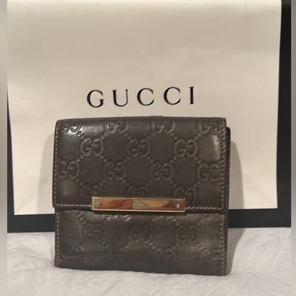 Gucci Compact wallet EUC - Picture 1 of 7